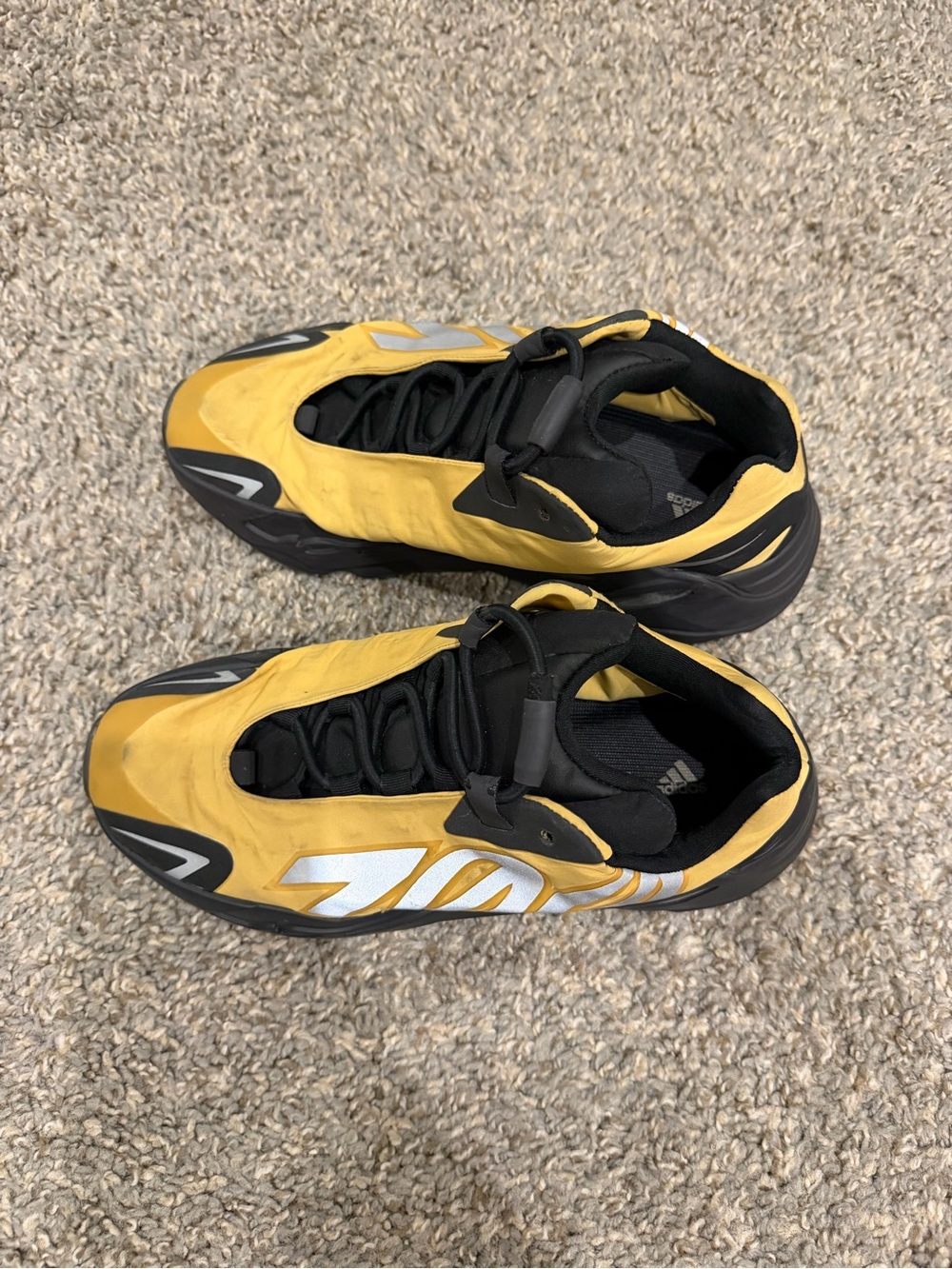 Adidas Yeezy Boost 700 - Picture 2 of 5